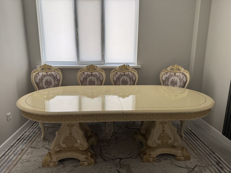 Продам стол с 10 стульями — 500 000 ₸