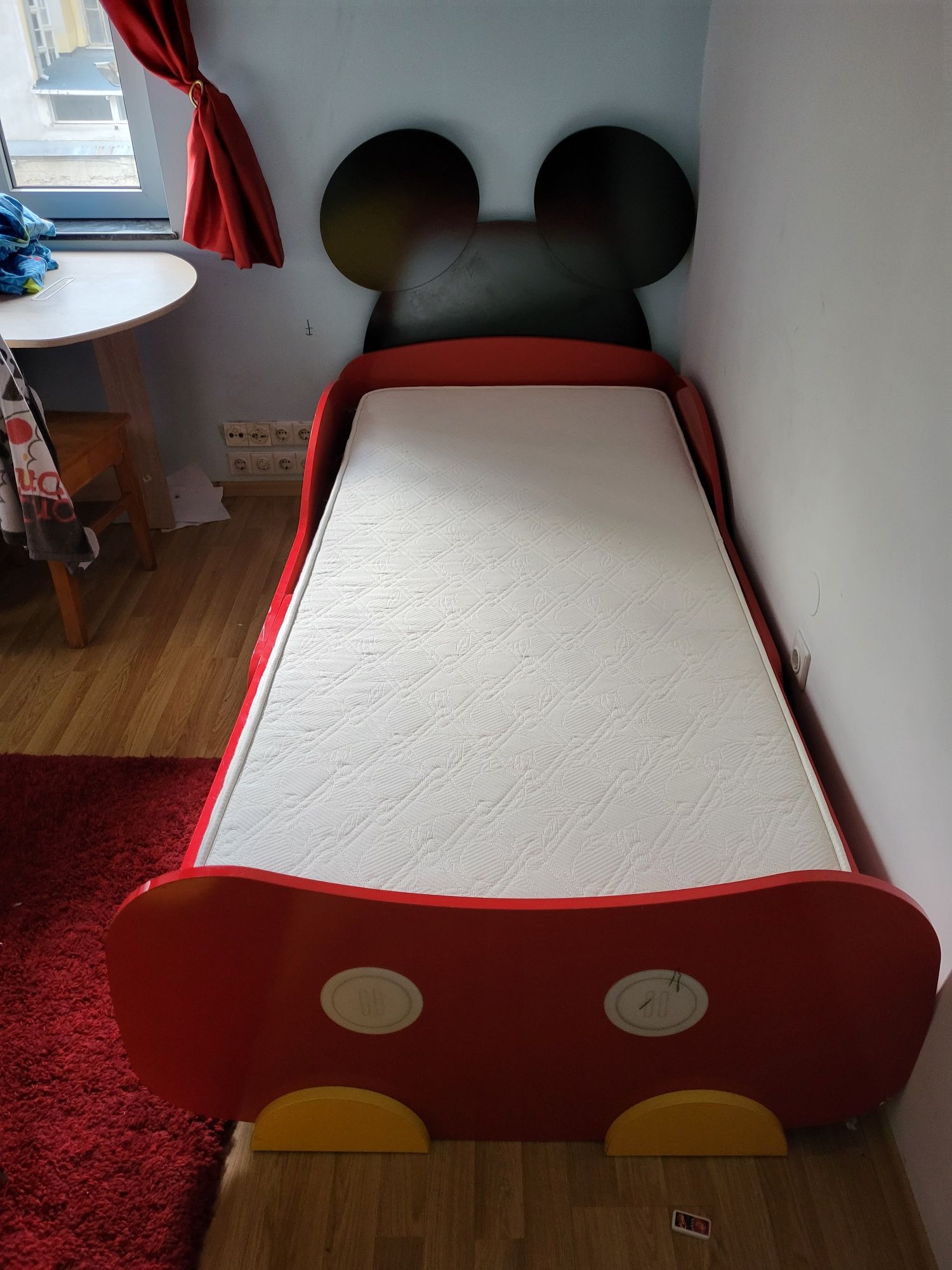 Мебели Мики Маус за детска стая