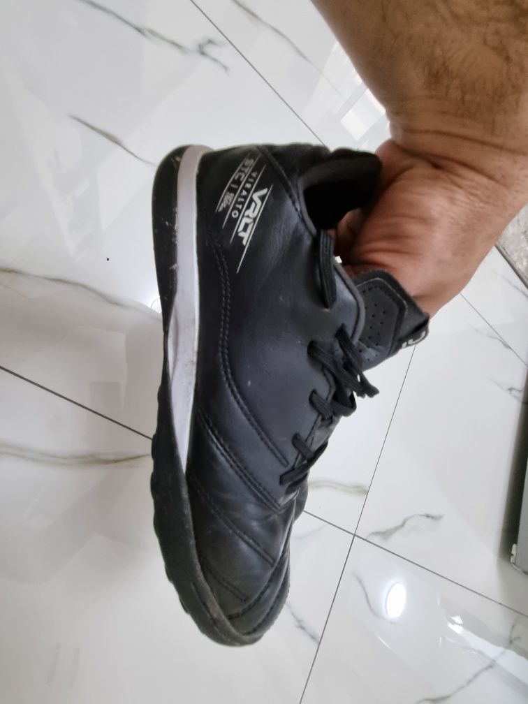 Adidași Kripta mărimea 30