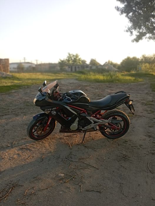 Motocicleta Kawasaki er6f