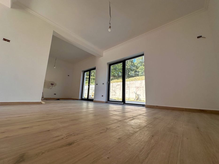 Case de vanzare Rm Valcea/Calea lui Traian Nord/Retail Annabella Nord