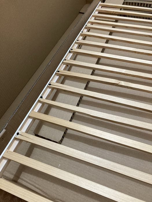 Patut, saltea + 2 seturi de lenjerie