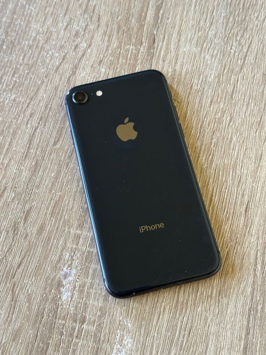 Iphone 8 64 GB BH 76%