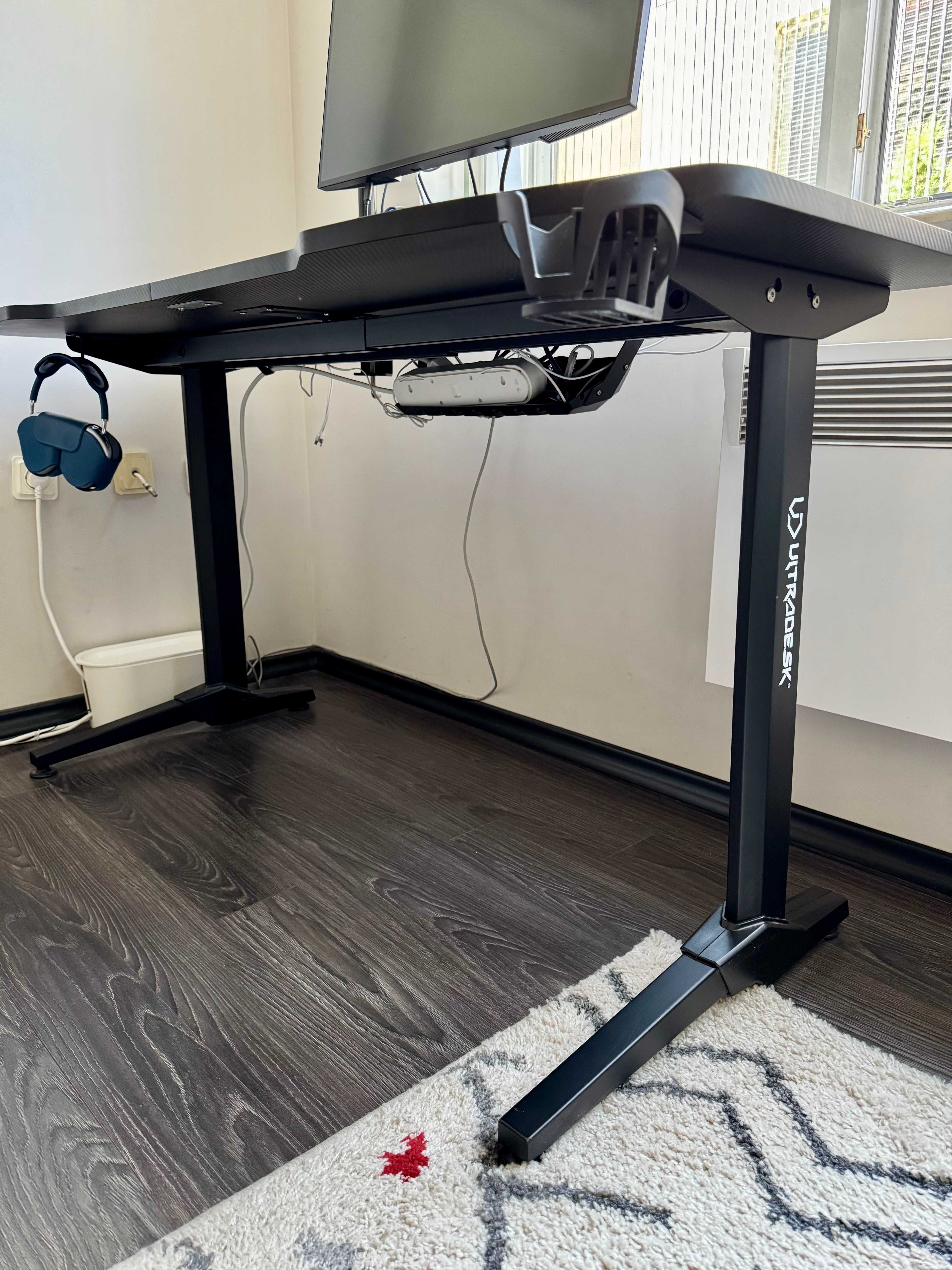 Гейминг бюро Ultradesk Frag - черно