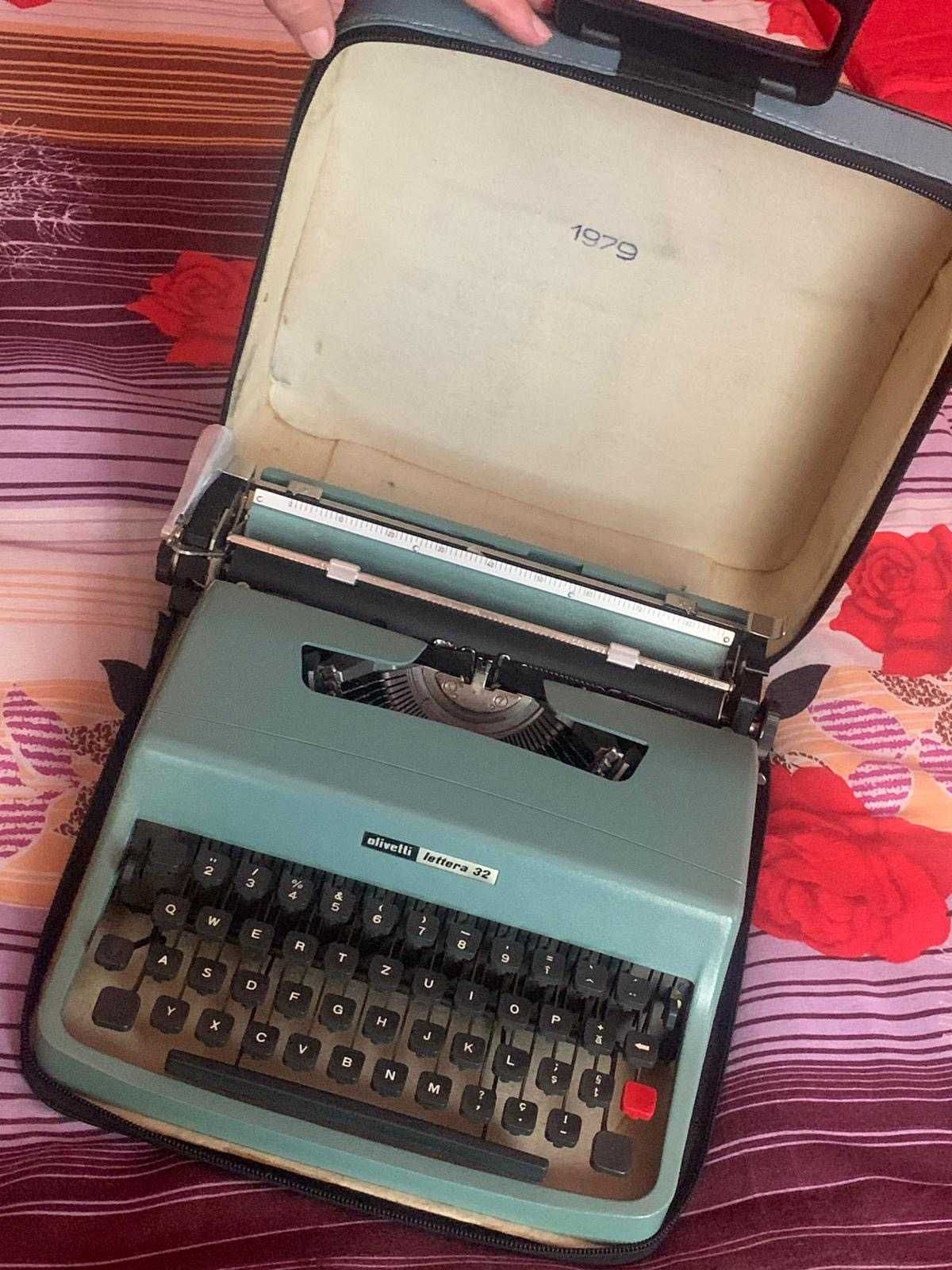 Vând mașină de scris Olivetti lettera 32, 1979, nouă