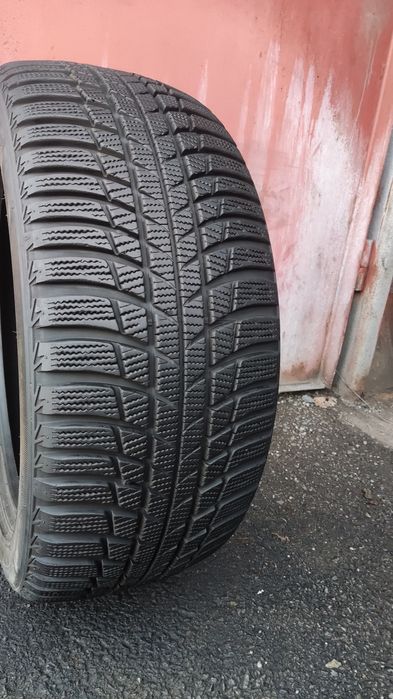 1бр. зимна гума 245/45/17 Bridgestone Blizzak 
dot22
7.5mm 
Добро съст