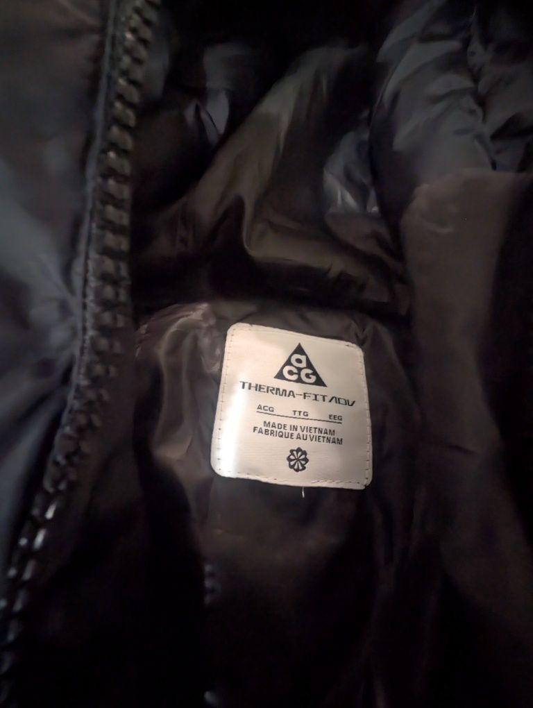 Яке Nike ACG Lunar