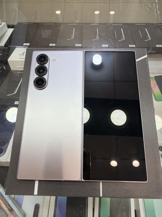 Samsung Z 6 gold 256 gb silver 1,2 qirilgan joylari bor