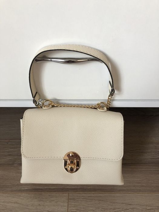 Дамски чанти Guess