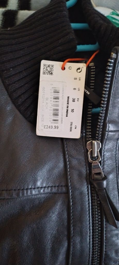 Vind geaca piele dama originala 400 lei neg