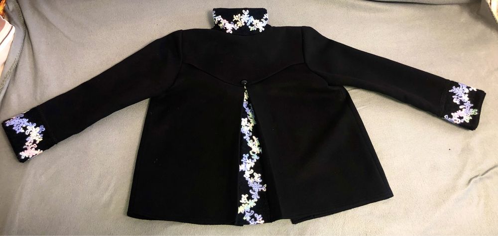 Jacheta Neagra cu accente florale