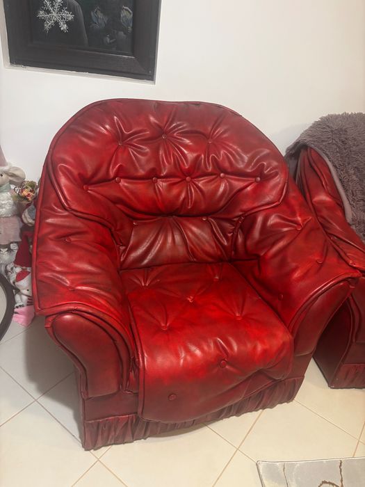 Set canapea + fotolii din piele roșie vintage