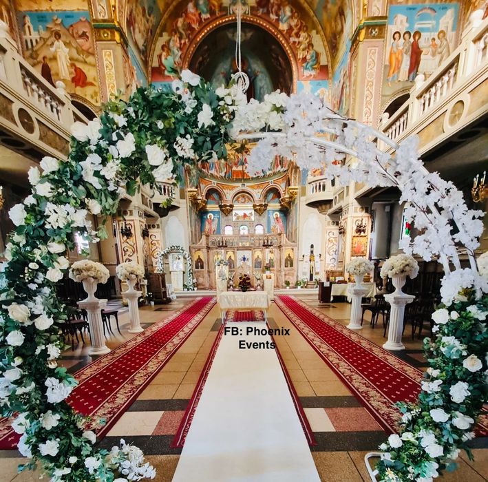 Aranjament biserica decor decoratiuni florale intrare cununie nunta bo