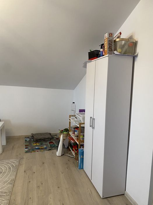 Pernă mare cameră copii . SPAȚIU DE ÎNCHIRIAT 50m2