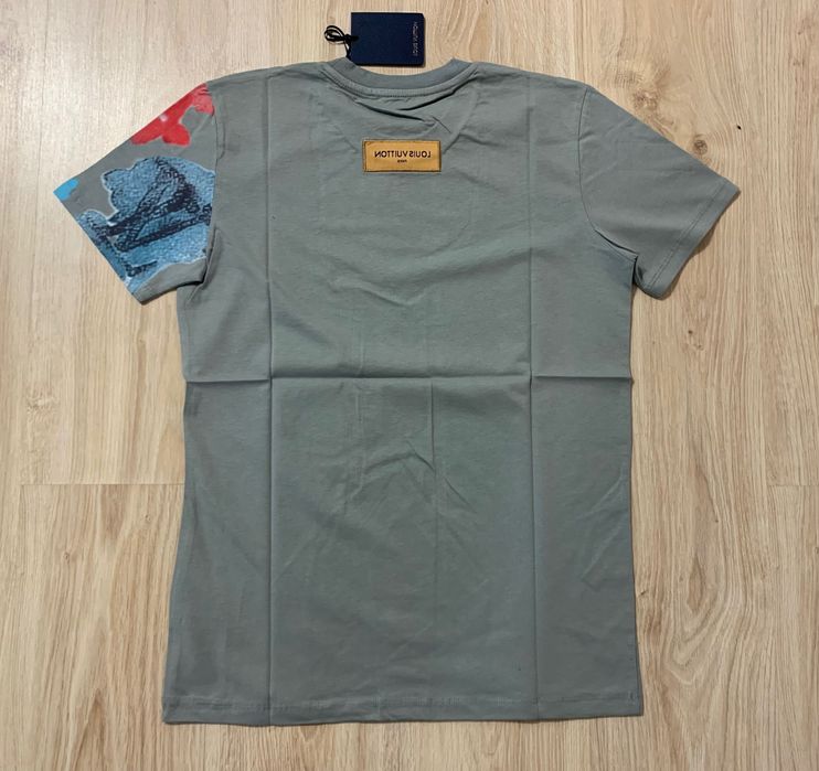 Нови мъжки тениски Lous Vuitton налични в черно в зелено