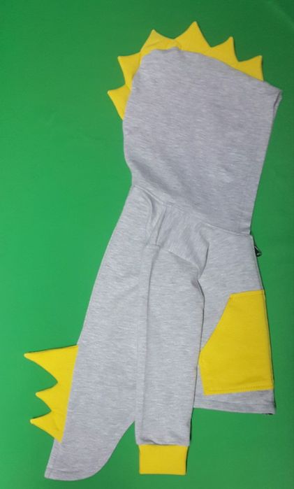 Детска жилетка динозавър