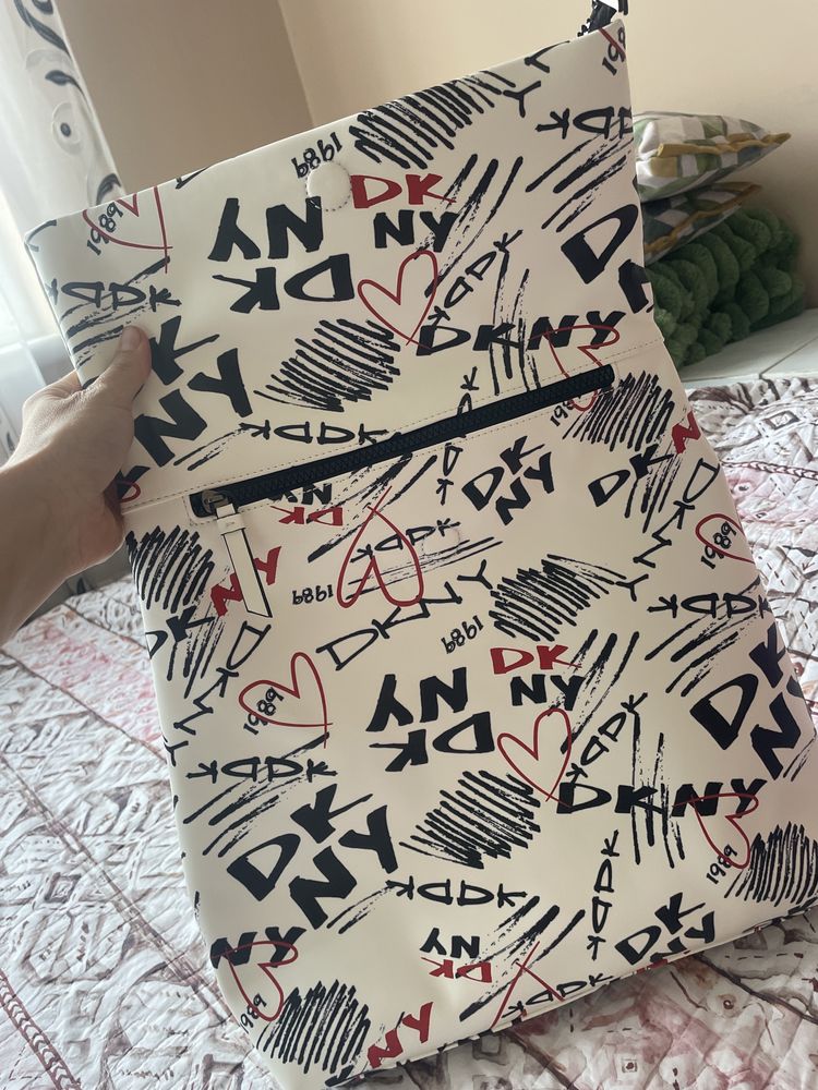 Кожна чанта DKNY