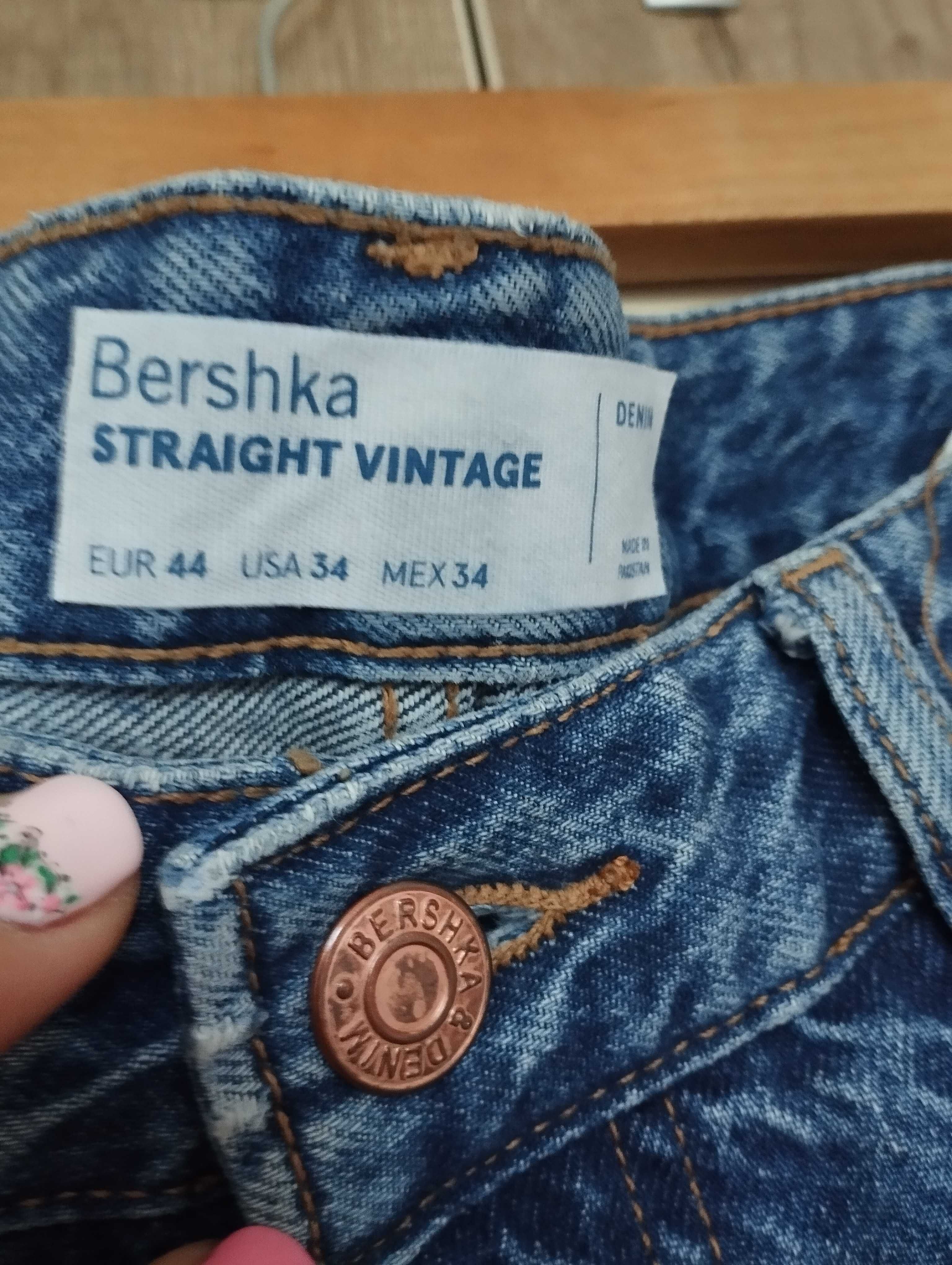 Дънки на Bershka  размер 44