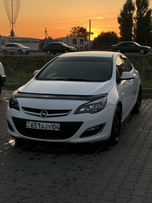 Opel ASTRA J 13 года