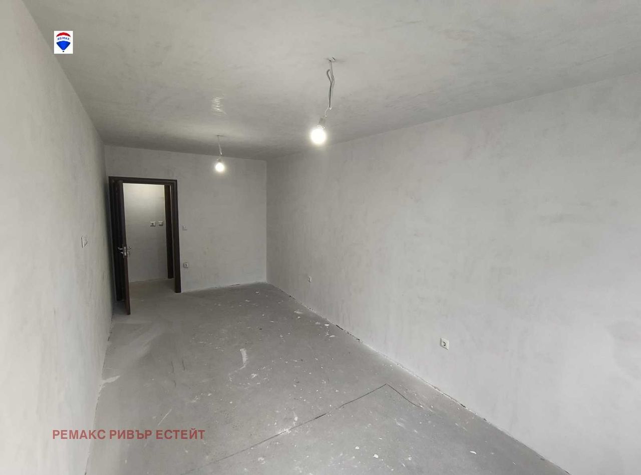 Продава се Тристаен апартамент в Русе, Център - 120 кв.м за 1541 €/кв.м - Снимка #2