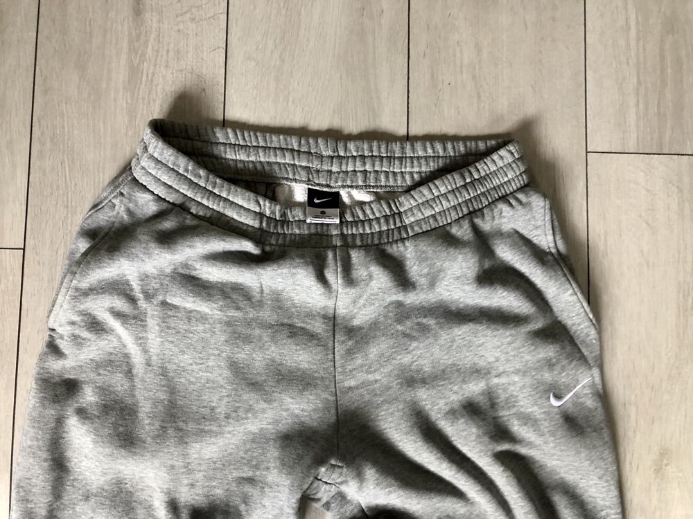 Nike-оригинално долнище(size-L)