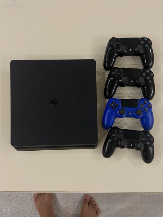 Продам ПС4 в очень прекрасном состояний с 15+ игр