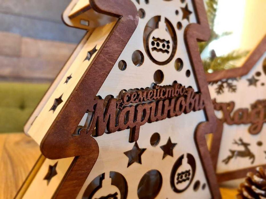 Светеща Коледна елхичка - прекрасен коледен подарък