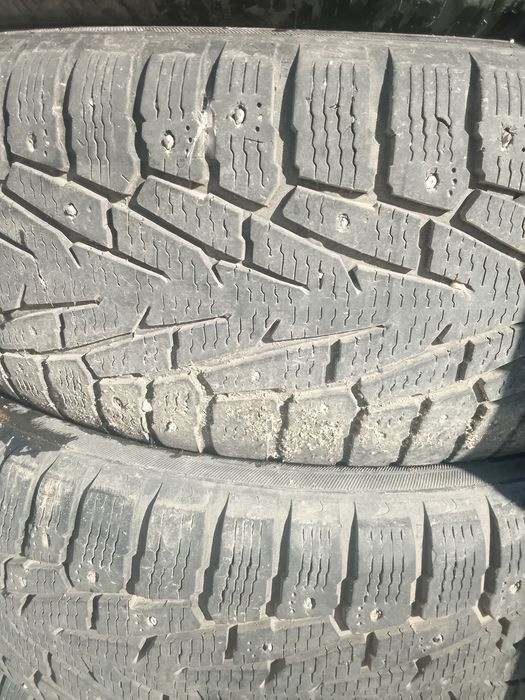 Продам комплект зимней резины на 16