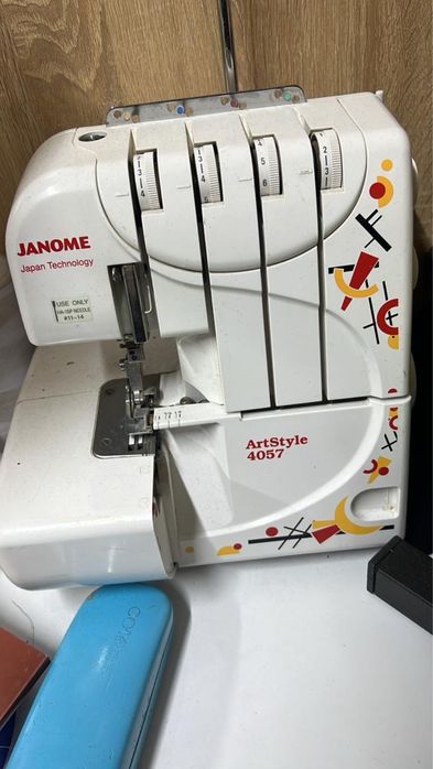 Продам оверлок джаноми