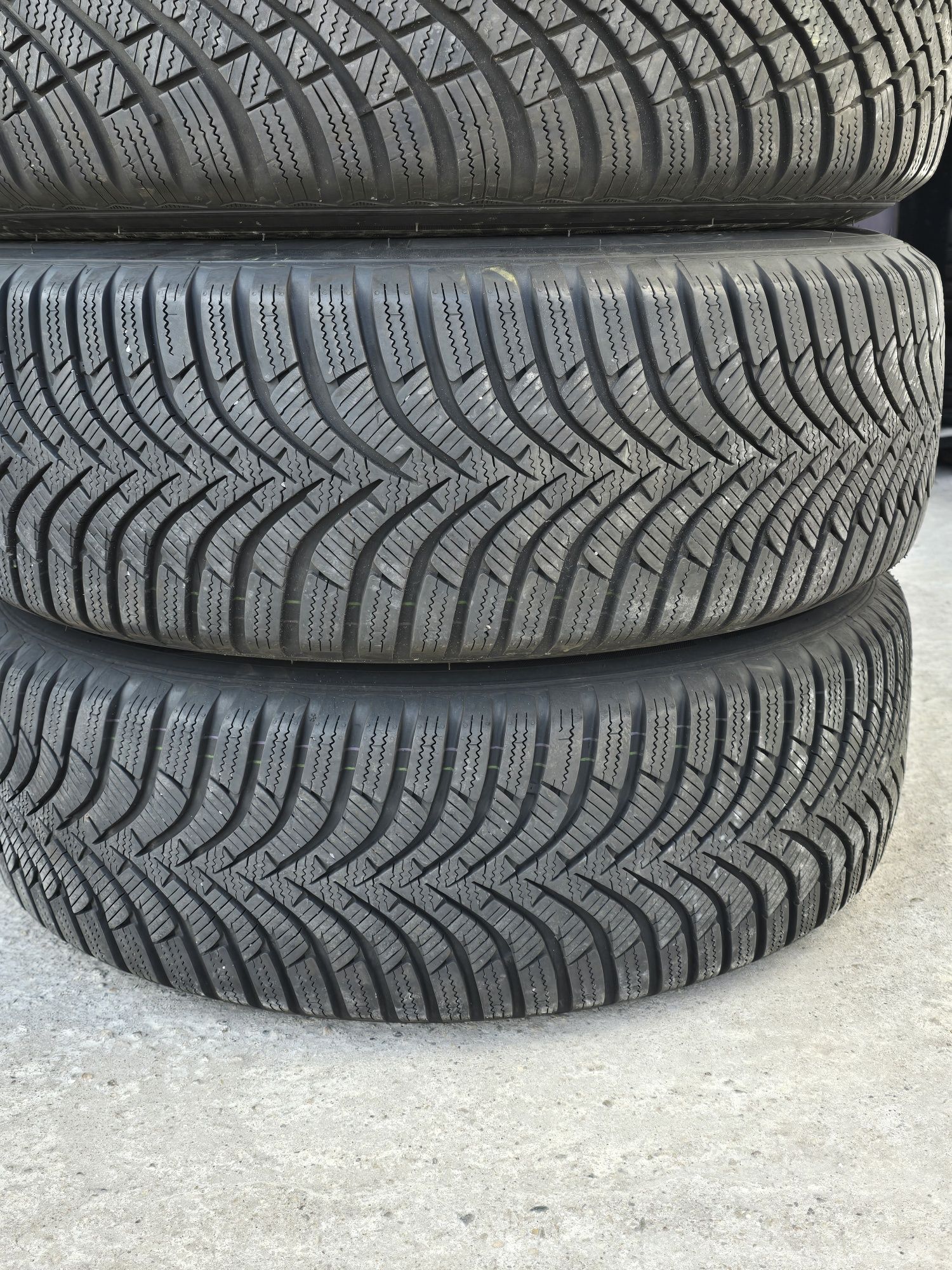 4 Броя 215/65/16 Hankook 7,5mm 2x23dot 2x20dot 2x2