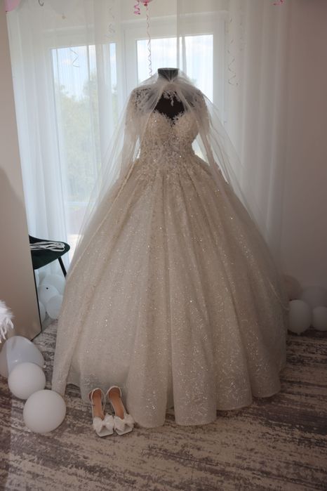 Vând rochie de mireasă tip prințesă
