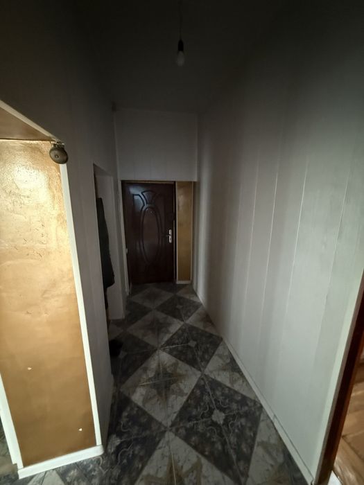 Продаю свою 3 ком.квартиру,высоко потолочная,дом кирпичный в центре: