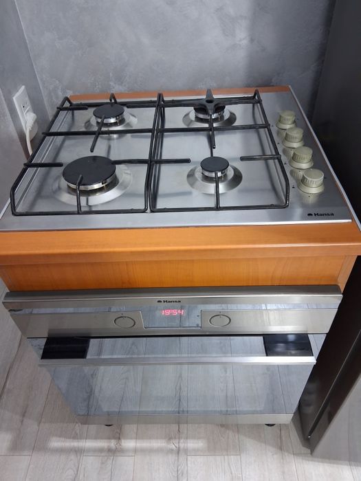 Plita gaz si cuptor electric Hansa