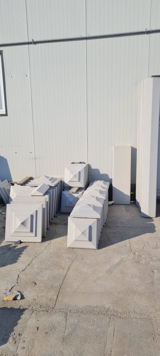 Capace- palarii-caciuli stalpi gard Buzau