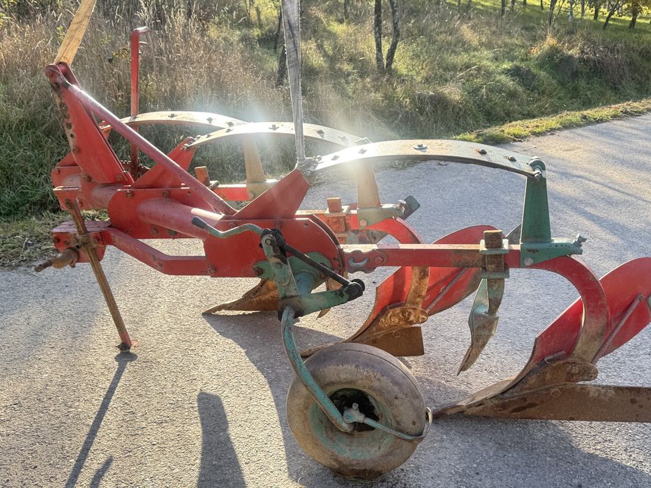 Plug simplu marca kverneland. ,reversibil  Niemeyer