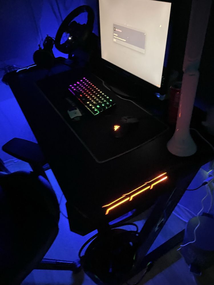 Геймърско бюро gaming desk