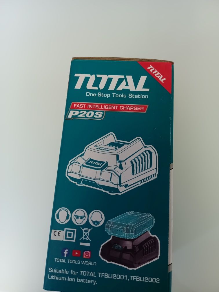 Зарядно устройство за Li-Ion батерии TOTAL Industrial, 20 V, 2 А