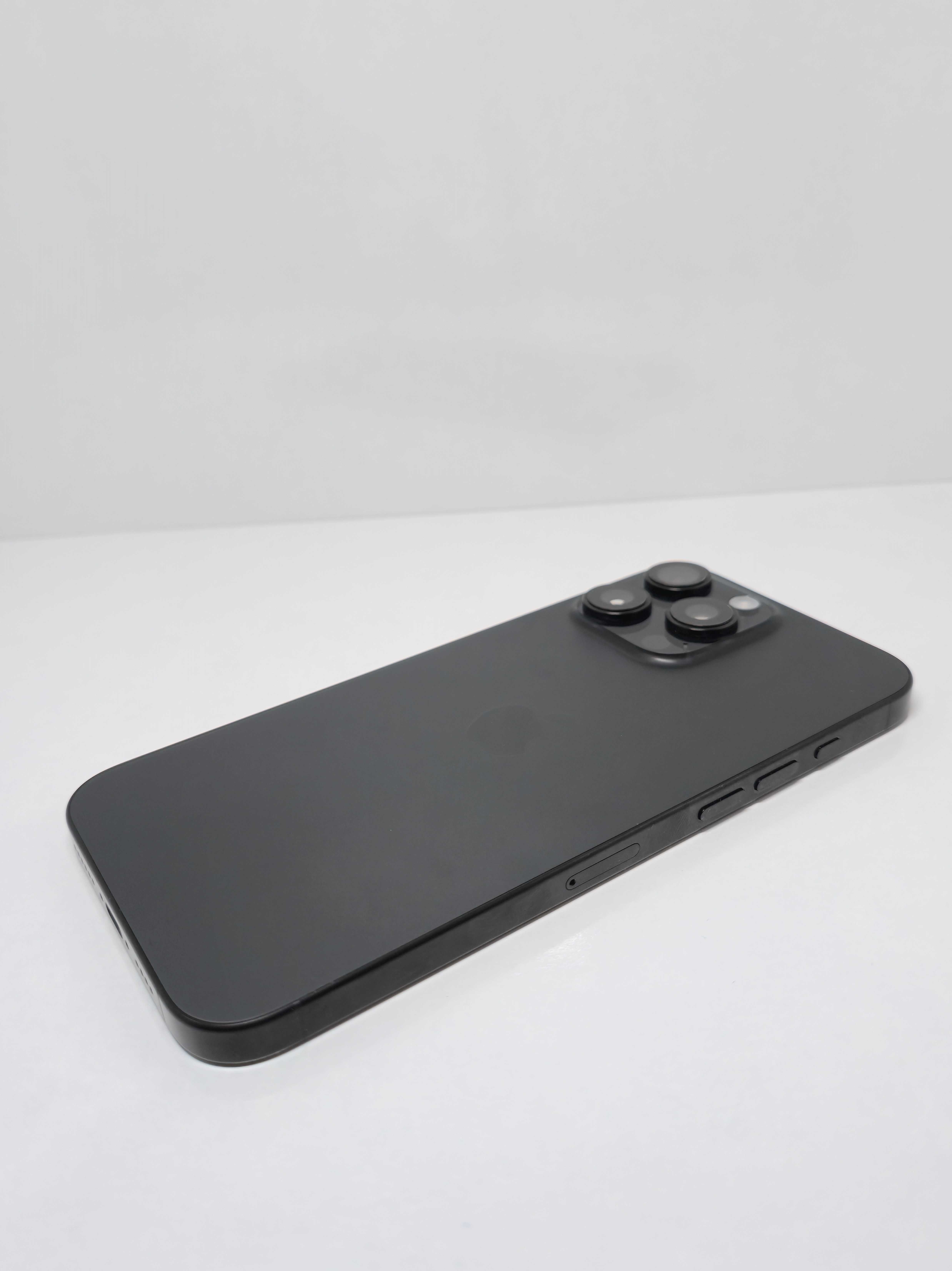 iPhone 16 Pro Max 1TB Titanium Black