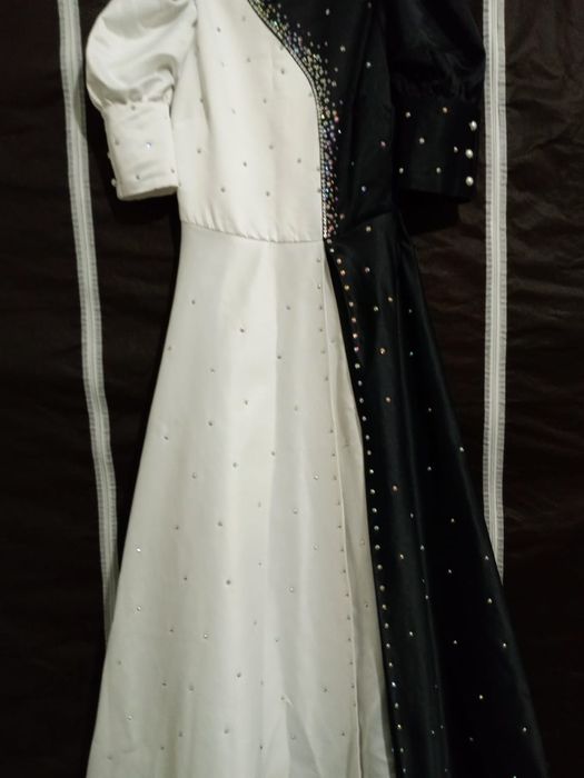 Красивое платье для шоу