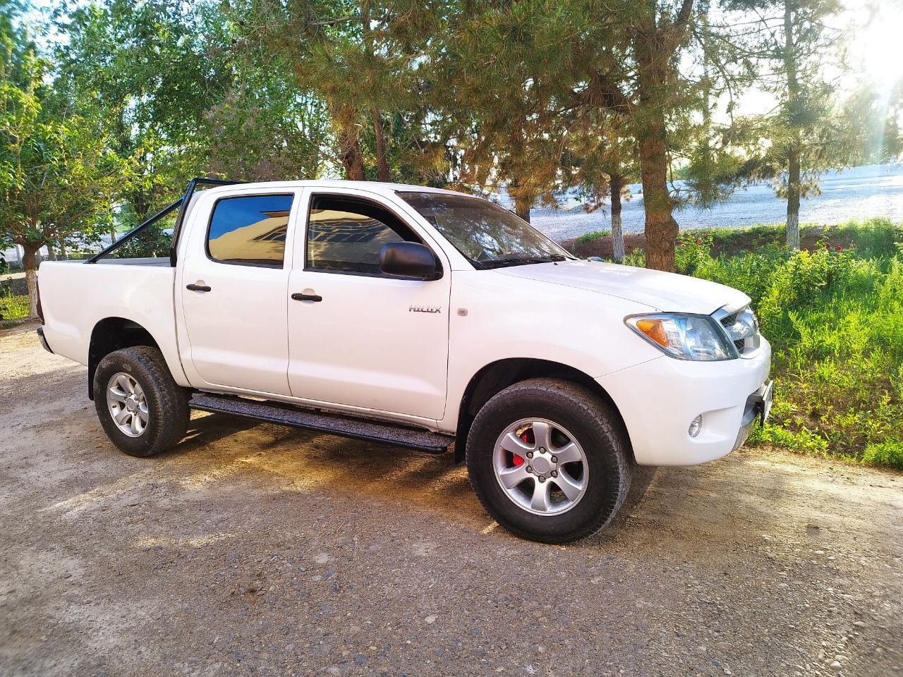 Toyota Hilux сотилади