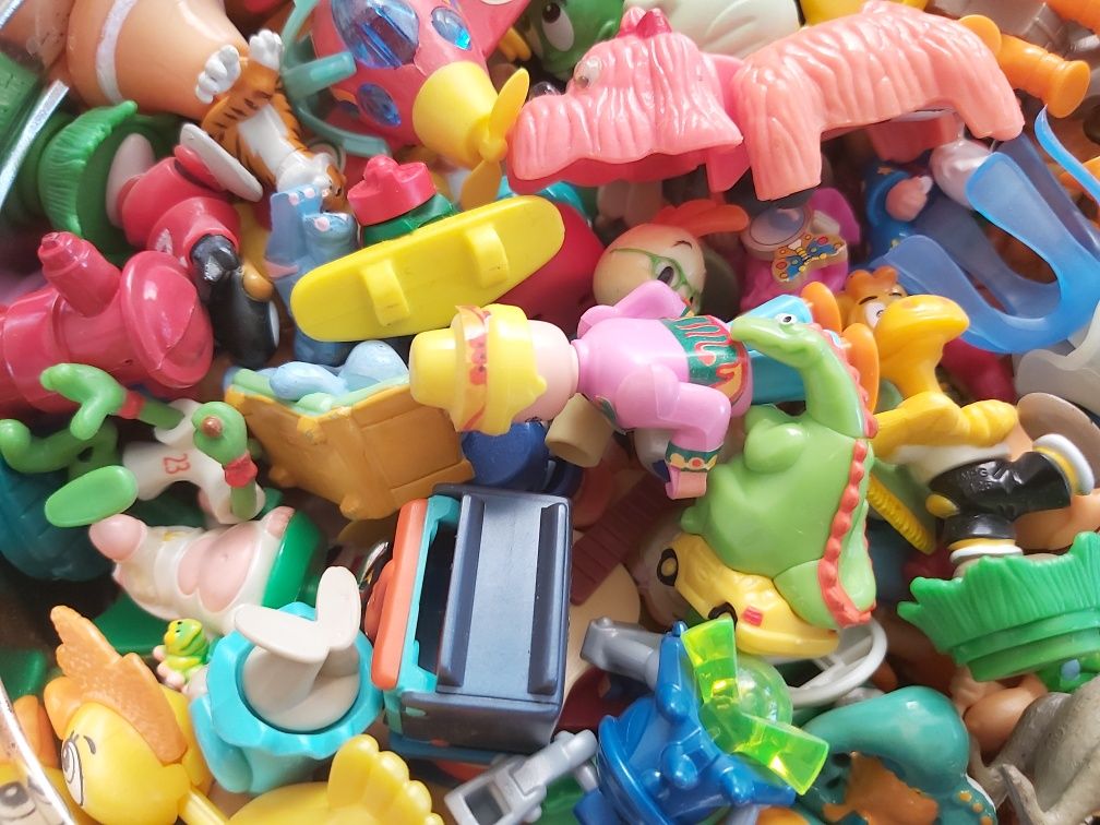 Играчки от шоколадови яйца КиндерСюрприз - Kinder