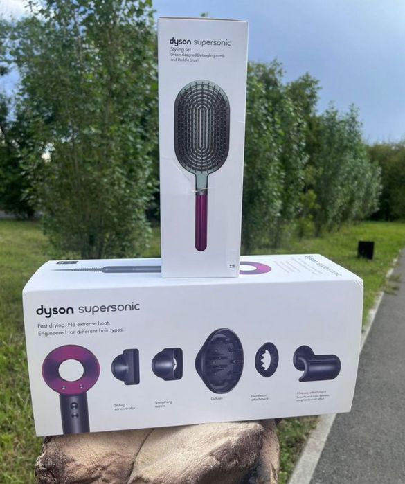 Продам В Полном комплекте Dyson Стайлер Фен и Дайсон Расчески Новый