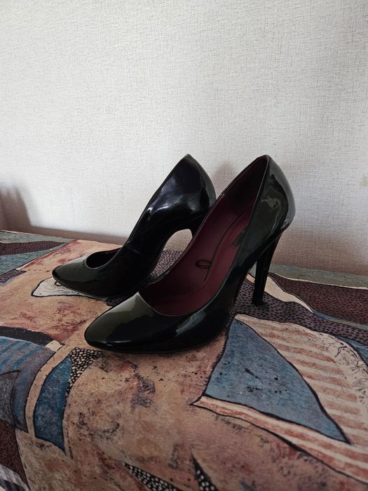 Продам женские туфли