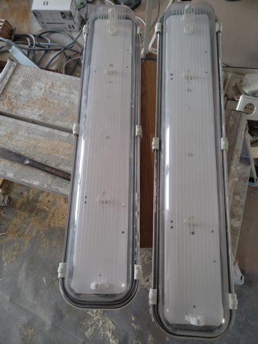 Corpuri iluminat neon