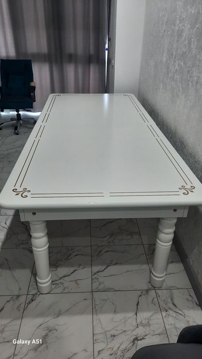 Продам гостиный стол