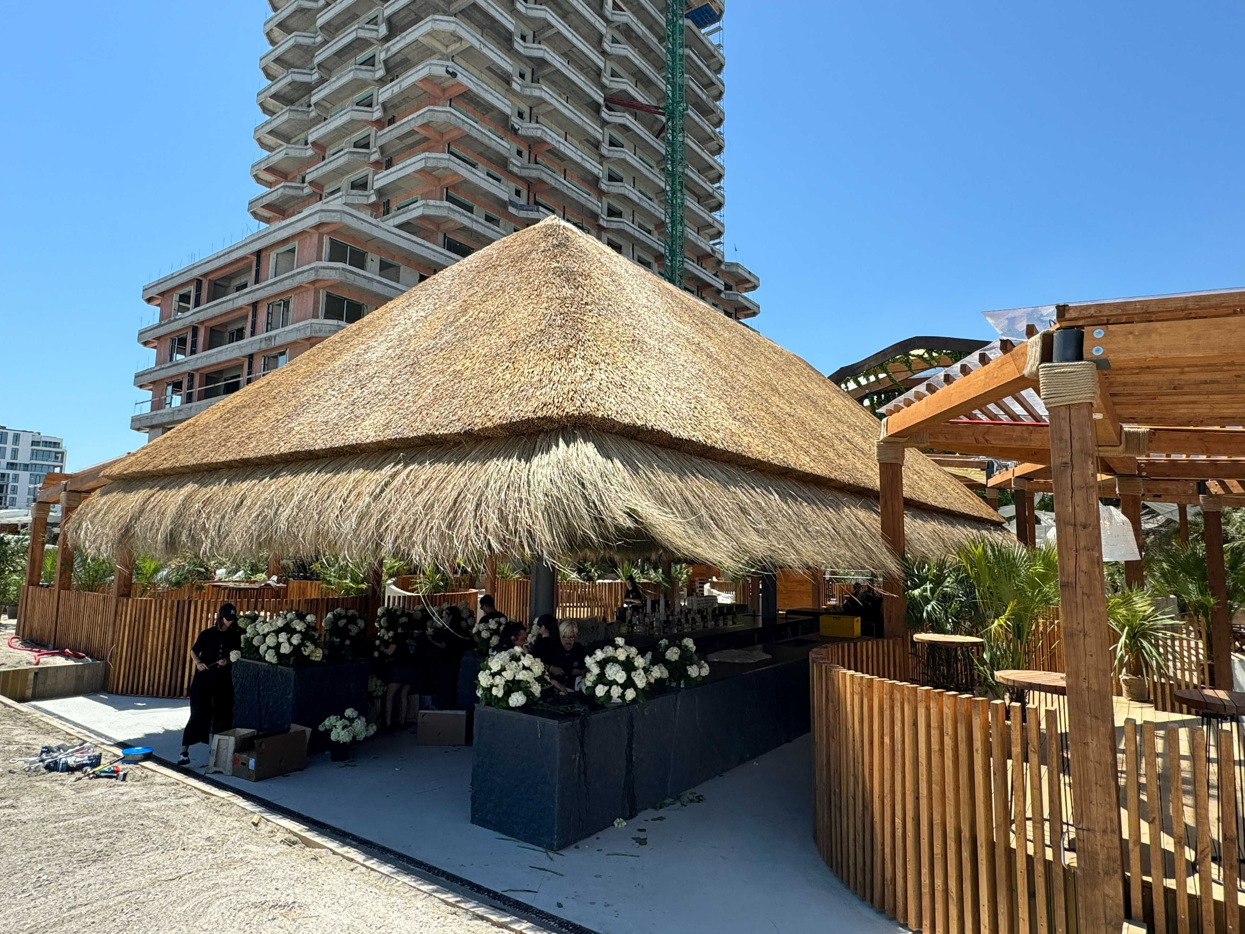 Acoperis Stuf, Constructii si Amenajari Zone Turistice