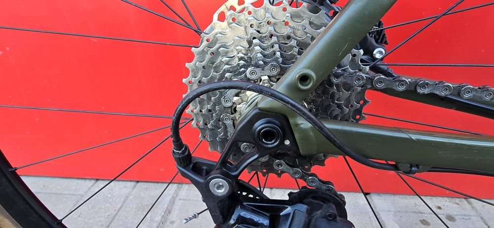 Rose Back Road Gravel 28ц. 2х10 М разм. Перфектен.
