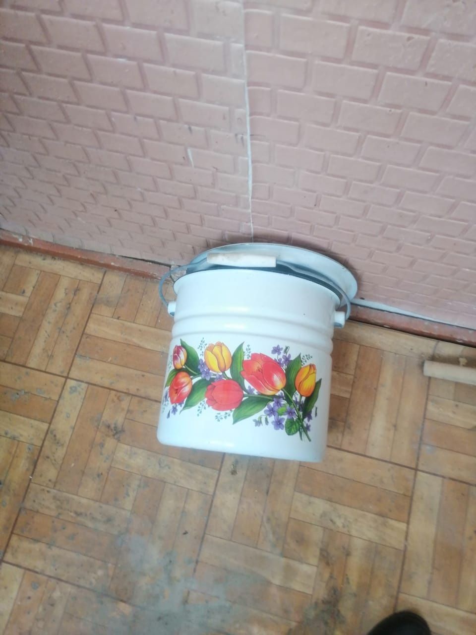 Кастрюля эмалированная