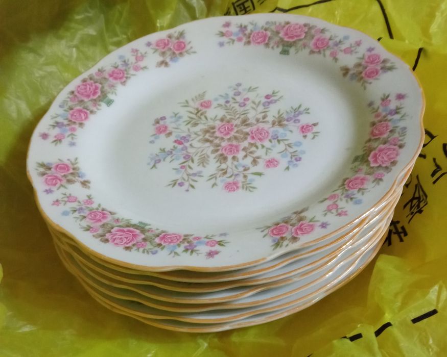 Тарелки фарфоровые