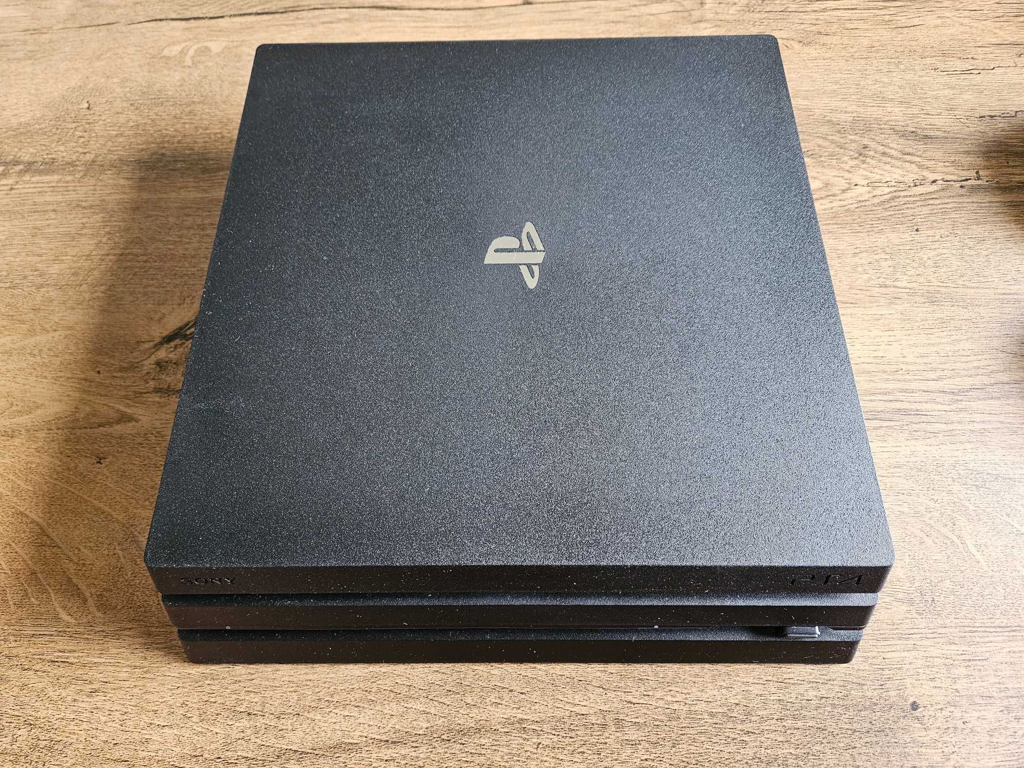 PS 4 Pro 1Tb + два джойстика